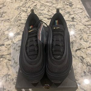Selling my Nike Air Max 97 shoes